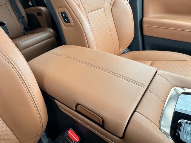 ヴェルファイアハイブリッド Ｚ　プレミア　１３．２型有機ＥＬ後席モニター　ユニバーサルステップ　左右独立ムーンルーフ　トヨタチームメイト　アドバンストパーク　パノラミックビューモニター　ブラインドスポットモニター　デジタルインナーミラー（43枚目）