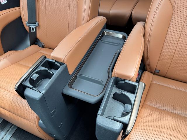 ヴェルファイアハイブリッド Ｚ　プレミア　１３．２型有機ＥＬ後席モニター　ユニバーサルステップ　左右独立ムーンルーフ　トヨタチームメイト　アドバンストパーク　パノラミックビューモニター　ブラインドスポットモニター　デジタルインナーミラー（64枚目）