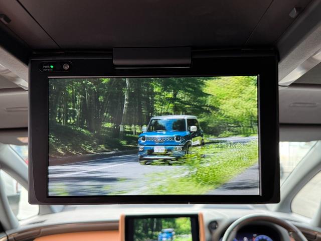 ヴェルファイアハイブリッド Ｚ　プレミア　モデリスタエアロ　１３．２型有機ＥＬ後席モニター　ドレスアップマフラー　左右独立ムーンルーフ　デジタルインナーミラー　トヨタチームメイト　１４インチディスプレイ　パノラミックビューモニター　ＨＵＤ（3枚目）