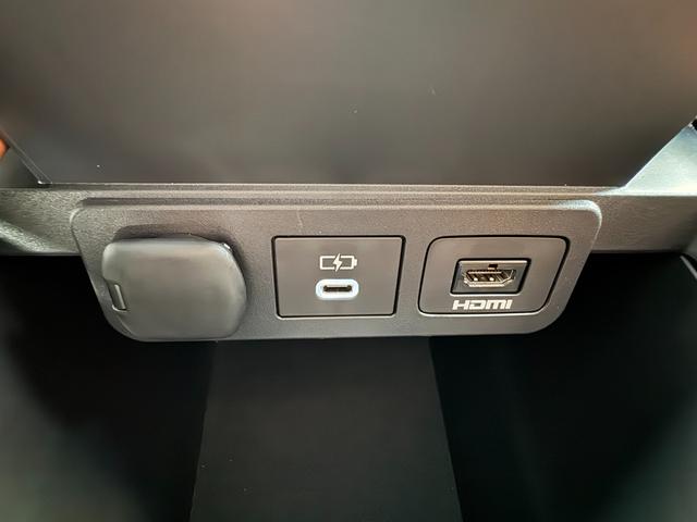 ヴェルファイアハイブリッド Ｚ　プレミア　モデリスタエアロ　１３．２型有機ＥＬ後席モニター　ドレスアップマフラー　左右独立ムーンルーフ　デジタルインナーミラー　トヨタチームメイト　１４インチディスプレイ　パノラミックビューモニター　ＨＵＤ（47枚目）