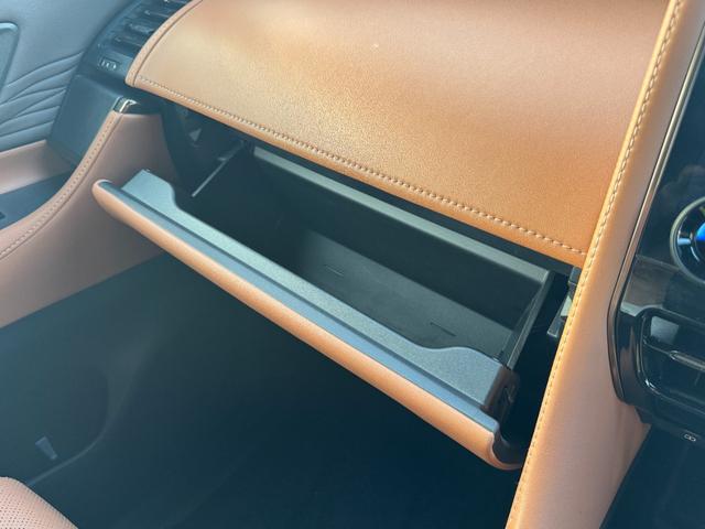 ヴェルファイアハイブリッド Ｚ　プレミア　モデリスタエアロ　１３．２型有機ＥＬ後席モニター　ドレスアップマフラー　左右独立ムーンルーフ　デジタルインナーミラー　トヨタチームメイト　１４インチディスプレイ　パノラミックビューモニター　ＨＵＤ（58枚目）