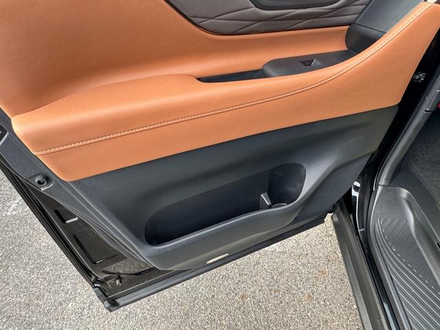 ヴェルファイアハイブリッド Ｚ　プレミア　モデリスタエアロ　１３．２型有機ＥＬ後席モニター　ドレスアップマフラー　左右独立ムーンルーフ　デジタルインナーミラー　トヨタチームメイト　１４インチディスプレイ　パノラミックビューモニター　ＨＵＤ（60枚目）