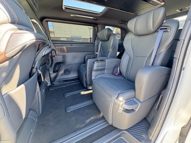 アルファード Ｚ　モデリスタエアロ　１３．２型有機ＥＬ後席モニター　ユニバーサルステップ　デジタルインナーミラー　左右独立ムーンルーフ　パノラミックビューモニター　ブラインドスポットモニター　ドライブレコーダー　ＡＨＳ（65枚目）