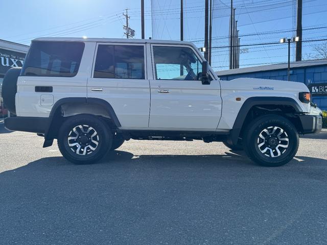 �͋����ƃG���K���X��Z�������f�U�C�������͂̈��ł��B���X�Ƃ����t�����g�O�����◬���悤�ȃT�C�h���C�����A���͂̂����ۂƍ����������������܂��B��͂��l�������t�H�������A���肵�����s���������v���܂�