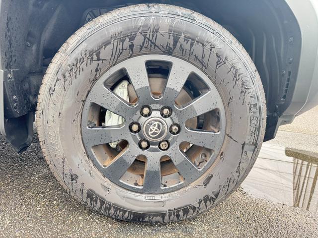 ランドクルーザー２５０ ＶＸファーストエディション　丸目ヘッドライト　ムーンルーフ　デジタルインナーミラー　ブラインドスポットモニタ　パノラミックビューモニター　フルセグＴＶ　オートマチックハイビーム　ブラウン内装　シートヒーター＆ベンチレーション（20枚目）