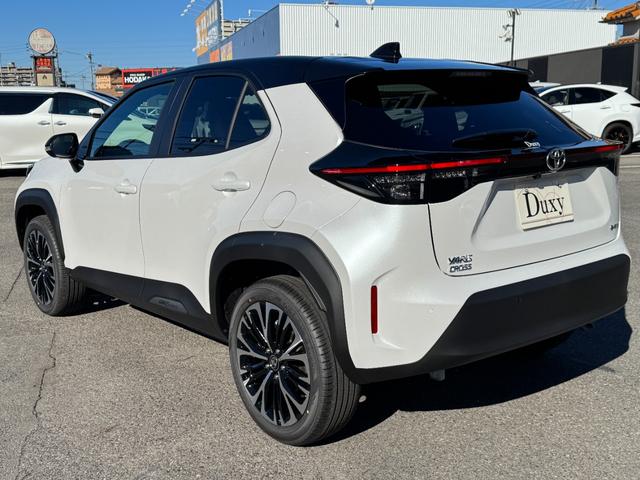 ヤリスクロス 　パノラミックビューモニター　ブラインドスポットモニター　純正ナビ　パワーシート　シートヒーター　ＨＤＭＩ入力端子　シガーソケット　フルセグＴＶ　ＥＴＣ　純正アルミホイール　ツートンカラー（12枚目）