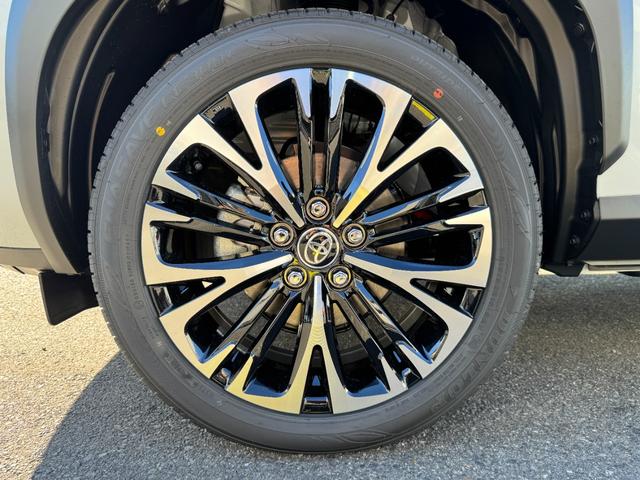 ヤリスクロス 　パノラミックビューモニター　ブラインドスポットモニター　純正ナビ　パワーシート　シートヒーター　ＨＤＭＩ入力端子　シガーソケット　フルセグＴＶ　ＥＴＣ　純正アルミホイール　ツートンカラー（17枚目）