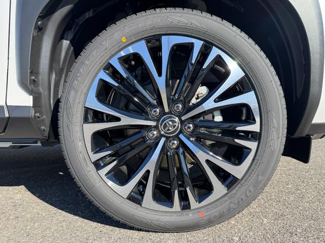 ヤリスクロス 　パノラミックビューモニター　ブラインドスポットモニター　純正ナビ　パワーシート　シートヒーター　ＨＤＭＩ入力端子　シガーソケット　フルセグＴＶ　ＥＴＣ　純正アルミホイール　ツートンカラー（20枚目）