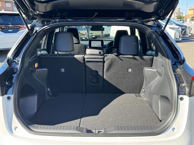 ヤリスクロス 　パノラミックビューモニター　ブラインドスポットモニター　純正ナビ　パワーシート　シートヒーター　ＨＤＭＩ入力端子　シガーソケット　フルセグＴＶ　ＥＴＣ　純正アルミホイール　ツートンカラー（22枚目）