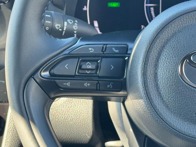 ヤリスクロス 　パノラミックビューモニター　ブラインドスポットモニター　純正ナビ　パワーシート　シートヒーター　ＨＤＭＩ入力端子　シガーソケット　フルセグＴＶ　ＥＴＣ　純正アルミホイール　ツートンカラー（34枚目）