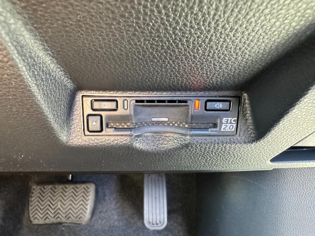 ヤリスクロス 　パノラミックビューモニター　ブラインドスポットモニター　純正ナビ　パワーシート　シートヒーター　ＨＤＭＩ入力端子　シガーソケット　フルセグＴＶ　ＥＴＣ　純正アルミホイール　ツートンカラー（38枚目）