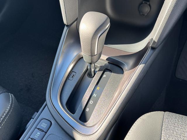 ヤリスクロス 　パノラミックビューモニター　ブラインドスポットモニター　純正ナビ　パワーシート　シートヒーター　ＨＤＭＩ入力端子　シガーソケット　フルセグＴＶ　ＥＴＣ　純正アルミホイール　ツートンカラー（47枚目）