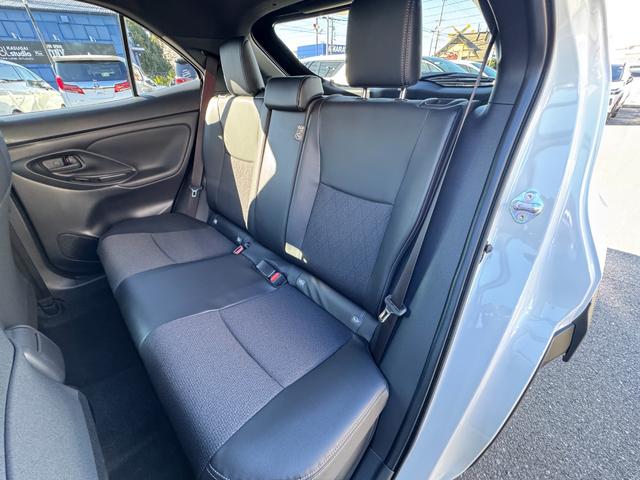 ヤリスクロス 　パノラミックビューモニター　ブラインドスポットモニター　純正ナビ　パワーシート　シートヒーター　ＨＤＭＩ入力端子　シガーソケット　フルセグＴＶ　ＥＴＣ　純正アルミホイール　ツートンカラー（56枚目）