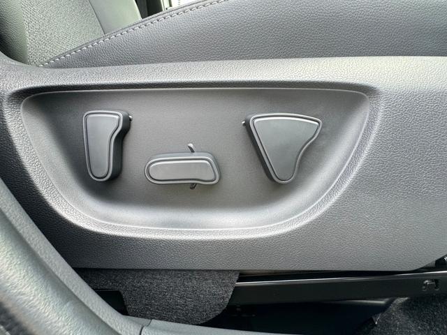 ヤリスクロス ハイブリッドＺ　パノラミックビューモニター　トヨタチームメイト　アドバンストパーク　純正ディスプレイオーディオ　フルセグＴＶ　ＥＴＣ２．０　ブラインドスポットモニター　ハンズフリーパワーバックドア　ＬＥＤヘッドライト（27枚目）