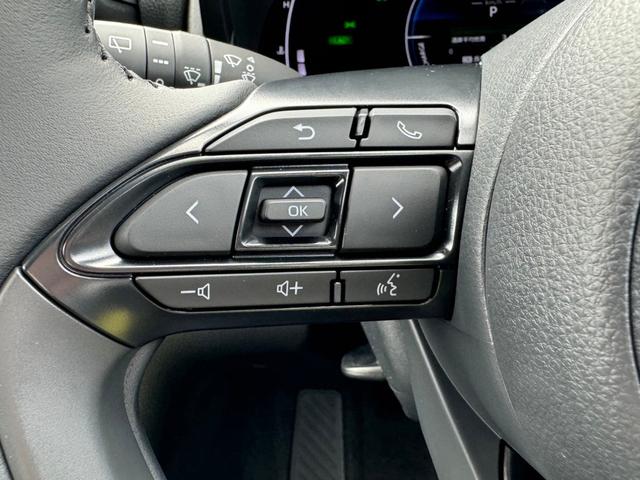 ヤリスクロス ハイブリッドＺ　パノラミックビューモニター　トヨタチームメイト　アドバンストパーク　純正ディスプレイオーディオ　フルセグＴＶ　ＥＴＣ２．０　ブラインドスポットモニター　ハンズフリーパワーバックドア　ＬＥＤヘッドライト（33枚目）