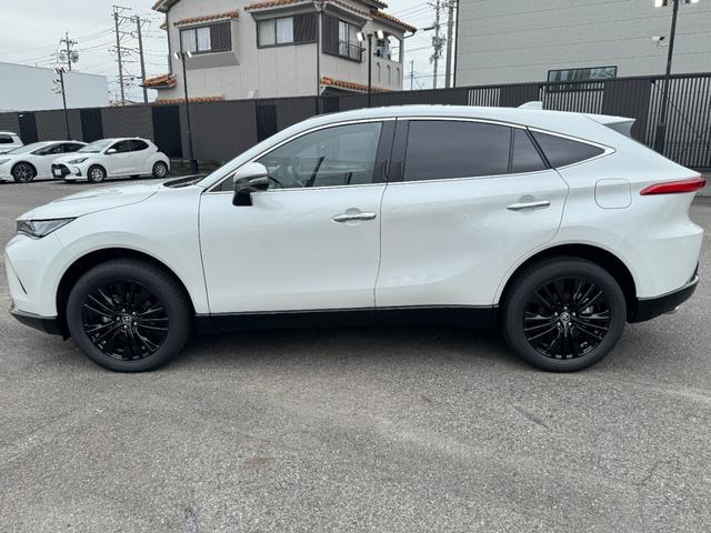 ハリアーハイブリッド Ｚ　レザーパッケージ・ナイトシェード　調光パノラマルーフ　デジタルインナーミラー　アクセサリーコンセント　純正１２．３インチディスプレイオーディオ　ブラインドスポットモニター　パノラミックビュー　ヘッドアップディスプレイ　ＪＢＬサウンド（12枚目）