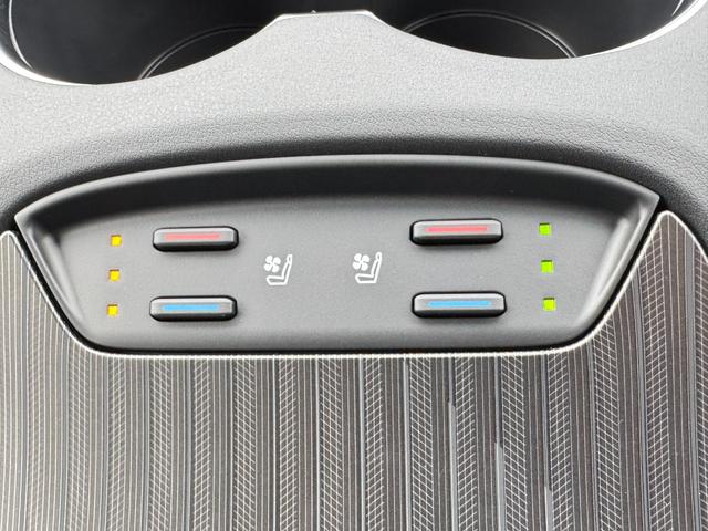 ハリアーハイブリッド Ｚ　レザーパッケージ・ナイトシェード　調光パノラマルーフ　デジタルインナーミラー　アクセサリーコンセント　純正１２．３インチディスプレイオーディオ　ブラインドスポットモニター　パノラミックビュー　ヘッドアップディスプレイ　ＪＢＬサウンド（45枚目）