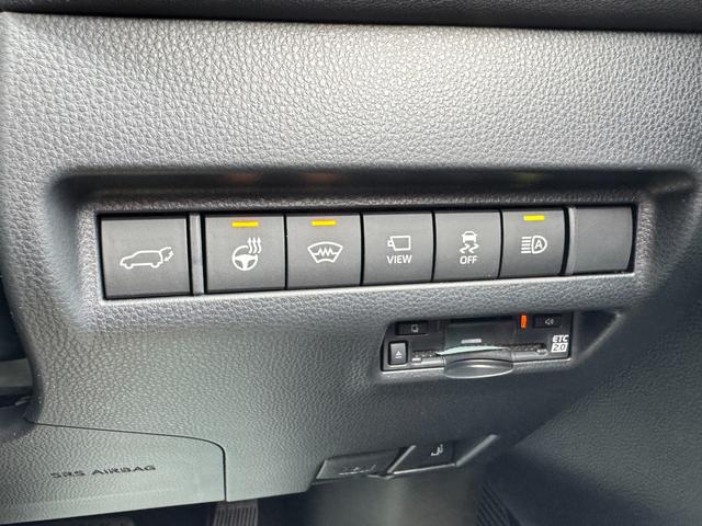 ハリアーハイブリッド Ｚ　レザーパッケージ・ナイトシェード　調光パノラマルーフ　デジタルインナーミラー　アクセサリーコンセント　純正１２．３インチディスプレイオーディオ　ブラインドスポットモニター　パノラミックビュー　ヘッドアップディスプレイ　ＪＢＬサウンド（57枚目）