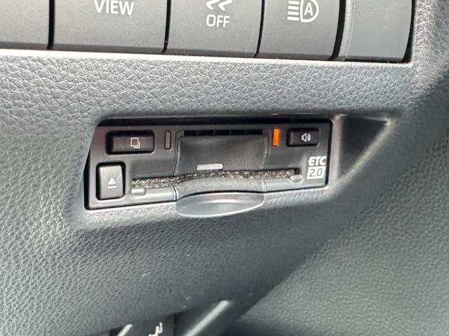 ハリアーハイブリッド Ｚ　レザーパッケージ・ナイトシェード　調光パノラマルーフ　デジタルインナーミラー　アクセサリーコンセント　純正１２．３インチディスプレイオーディオ　ブラインドスポットモニター　パノラミックビュー　ヘッドアップディスプレイ　ＪＢＬサウンド（58枚目）