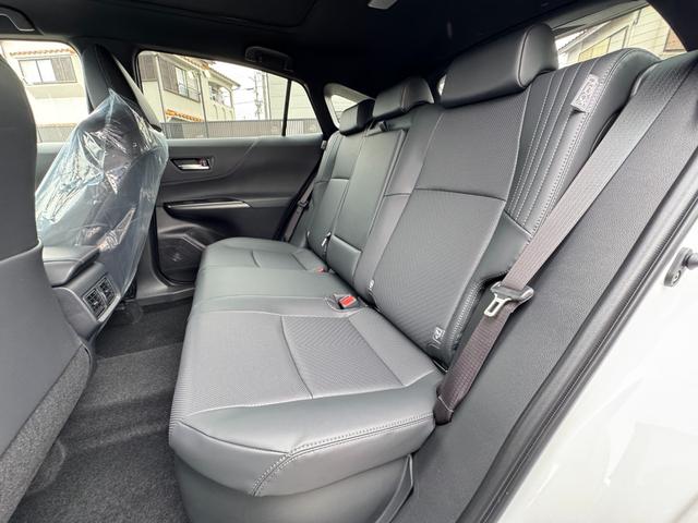 ハリアーハイブリッド Ｚ　レザーパッケージ・ナイトシェード　調光パノラマルーフ　デジタルインナーミラー　アクセサリーコンセント　純正１２．３インチディスプレイオーディオ　ブラインドスポットモニター　パノラミックビュー　ヘッドアップディスプレイ　ＪＢＬサウンド（62枚目）