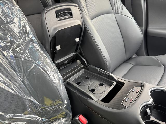 ハリアーハイブリッド Ｚ　レザーパッケージ・ナイトシェード　特別仕様車　調光パノラマルーフ　ＪＢＬ　ＡＣ１００Ｖ　デジタルインナーミラー　パノラミックビューモニター　ワイヤレス充電　ブラインドスポットモニター　寒冷地仕様　ＥＴＣ２．０　ヘッドアップディスプレイ（50枚目）