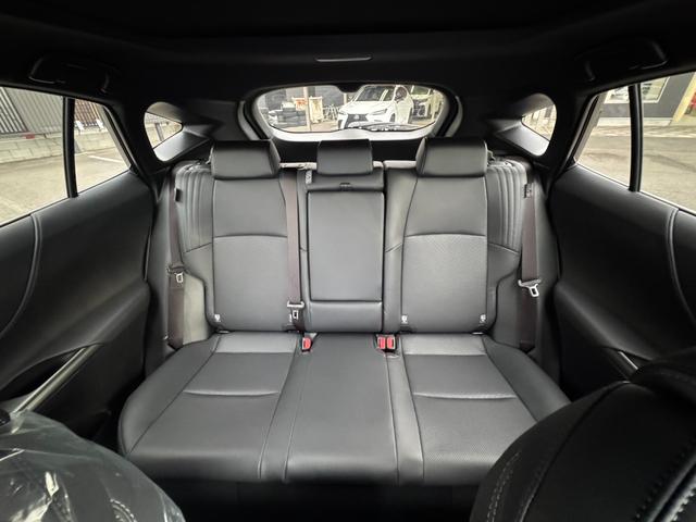 ハリアーハイブリッド Ｚ　レザーパッケージ・ナイトシェード　特別仕様車　調光パノラマルーフ　ＪＢＬ　ＡＣ１００Ｖ　デジタルインナーミラー　パノラミックビューモニター　ワイヤレス充電　ブラインドスポットモニター　寒冷地仕様　ＥＴＣ２．０　ヘッドアップディスプレイ（65枚目）