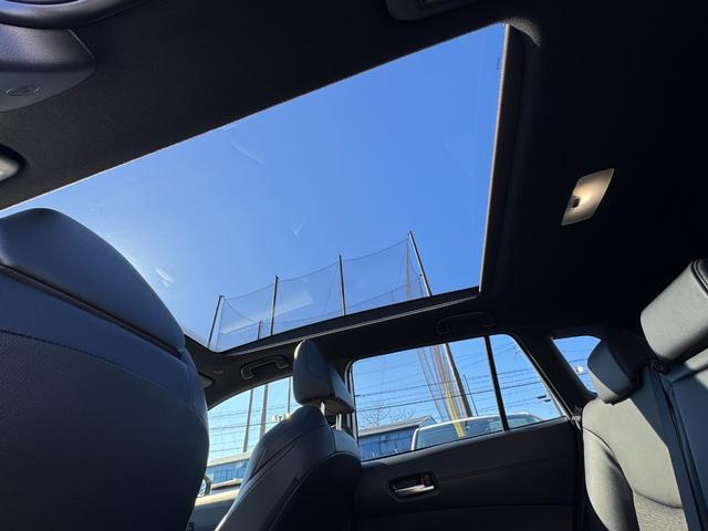 �V��̃p�l������T���V�F�[�h�ƃ��[�����[�t�V�F�[�h�̊J���\�ł��I�T���V�F�[�h�œ������𒲐��ł��A�X�C�b�`�ŊȒP�ɑ���\�I�V���v���Œ����I�ȑ��삪�A�S�n�悢�h���C�u�A�ԓ��������ǂ��Ȃ�܂��I�I