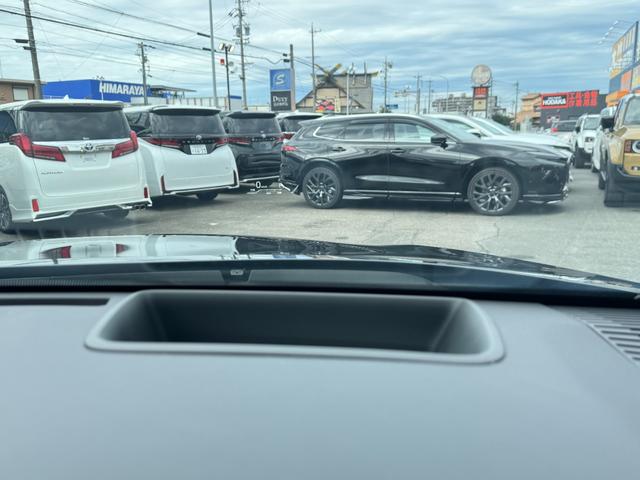 ハリアーハイブリッド Ｚ　レザーパッケージ　ＪＢＬサウンドシステム　ＨＵＤ　デジタルインナーミラー　１２．３インチディスプレイオーディオプラス　ブラインドスポットモニター　パノラミックビューモニター　レザーシート　ヘッドアップディスプレイ（4枚目）