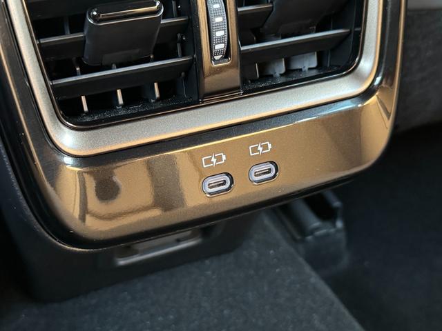 �y�t�r�a�|�[�g�z�X�}�[�g�t�H����A���̂ق��̓d�q�@��̏[�d�ɂ��g�����������܂��I�܂��A���ЃI���W�i���̃A���}�f�B�t���[�U�[���̔����Ă���܂��̂ŁA������ɂ����g�����������܂��I���A�����҂����Ă���܂�