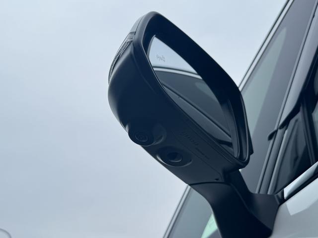 アルファード Ｚ　１３．２型有機ＥＬ後席ディスプレイ　パノラマミックビューモニター　３眼ＬＥＤヘッドライト　ＴＯＹＯＴＡセーフティセンス　デジタルインナーミラー　カラーヘッドアップディスプレイ　左右独立ムーンルーフ（11枚目）