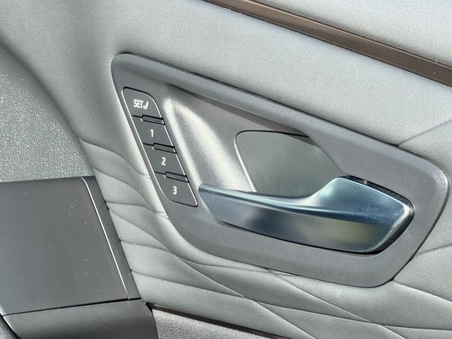 アルファード Ｚ　１３．２型有機ＥＬ後席ディスプレイ　パノラマミックビューモニター　３眼ＬＥＤヘッドライト　ＴＯＹＯＴＡセーフティセンス　デジタルインナーミラー　カラーヘッドアップディスプレイ　左右独立ムーンルーフ（31枚目）