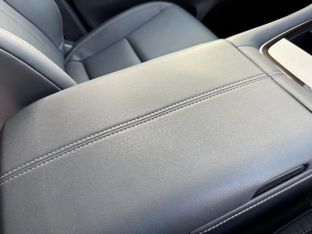 アルファード Ｚ　１３．２型有機ＥＬ後席ディスプレイ　パノラマミックビューモニター　３眼ＬＥＤヘッドライト　ＴＯＹＯＴＡセーフティセンス　デジタルインナーミラー　カラーヘッドアップディスプレイ　左右独立ムーンルーフ（52枚目）