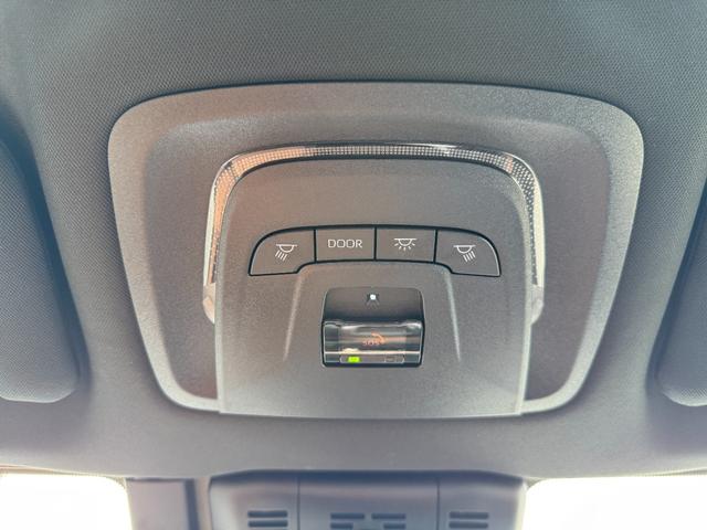 �V��̃p�l������T���V�F�[�h�ƃ��[�����[�t�V�F�[�h�̊J���\�ł��I�T���V�F�[�h�œ������𒲐��ł��A�X�C�b�`�ŊȒP�ɑ���\�I�V���v���Œ����I�ȑ��삪�A�S�n�悢�h���C�u�A�ԓ��������ǂ��Ȃ�܂��I�I