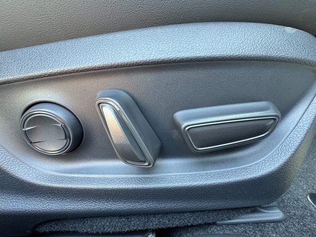 プリウス Z 改モデル パノラマルーフ トヨタチームメイト パノラミックビューモニター 寒冷地仕様 アクセアリーコンセント ブラインドスポットモニター 内装レッド 12.3型コネクテッドナビ フルセグTV ETC(28枚目)