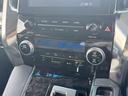 【車内エアコン】暑い夏には涼しい風を、寒い冬には暖かい風を届けてくれます。エアコンフィルターでホコリや花粉もキャッチしてくれるので、いつでもキレイな空気を楽しめます。温度調整スイッチもわかりやすいです