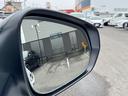 【ブラインドスポットモニター】ミラーに映らない死角に車両がいる場合、サイドミラーに設置されたマーカーが光って危険をお知らせします!他にも安全装置が多数装備されたおりますので、是非ご来店くださいませ!!