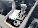電子パーキングブレーキです♪ワンタッチ操作でスマートに駐車をサポート!力を使わずにブレーキがかかり、坂道発進もラクラク。自動解除機能で、発進もスムーズ。ドライブがもっと楽しくなる便利な装備です!!!