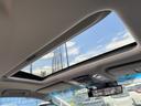 【ガラスルーフ】開放感たっぷりのガラスルーフが装着されています!車内に明かりを取り入れたり景色を楽しむのに、最適です!また、車内には遮光シェードが装備されておりますので、夏の暑い日でも快適に使えます!
