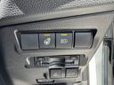 【オートマチックハイビーム】ハイビームを使用中に、対向車を感知すると自動的にロービームへ切り替わります!対向車が居なくなるとまた自動でハイビームへ切り替わります!効果的に使用でき、便利な機能です!!!