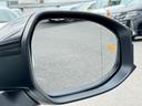 【ブラインドスポットモニター】ミラーに映らない死角に車両がいる場合、サイドミラーに設置されたマーカーが光って危険をお知らせします!他にも安全装置が多数装備されたおりますので、是非ご来店くださいませ!!