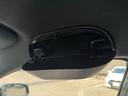 【サングラスホルダー】サングラスホルダーが運転席と助手席の間、天井のスイッチ類の近くにあります！サングラスやメガネ、小物等々もおいてもいいですね♪様々な使い方ができる収納スペースとなっております！！！