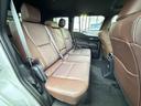 二列目のシートも状態良好です!!!広々としていて、足元のスペースも広く、快適にお乗りいただけます!!!また、当店では実際に乗っていただくことも可能ですので、実車に乗っていただき、ご体感くださいませ!!