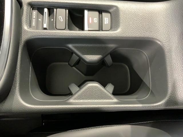 ヴェゼル ｅ：ＨＥＶ　Ｚ　Ｈ　ＳＥＮＳＩＮＧ　最長５年保証　ワンオ－ナ－　純正ナビ　ＴＶ　ＲカメラＢＴオ－ディオ　ドラレコ　ＥＴＣ　ＬＥＤライト　ＶＳＡ　シ－トヒ－タ－　クルコン　アルミ　スマ－トキ－　盗難防止装置　整備記録簿（28枚目）