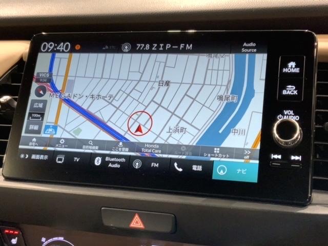 フィット ｅ：ＨＥＶリュクス　Ｈ　ＳＥＮＳＩＮＧ　新車保証　試乗車　ワンオ－ナ－　純正ナビ　ＴＶ　Ｒカメラ　マルチビュ－　ＢＴオ－ディオ　ＥＴＣ　ＬＥＤライト　ＶＳＡ　シ－トヒ－タ－　クルコン　アルミ　スマ－トキ－　盗難防止装置（6枚目）