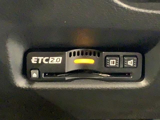 フィット ｅ：ＨＥＶリュクス　Ｈ　ＳＥＮＳＩＮＧ　新車保証　試乗車　ワンオ－ナ－　純正ナビ　ＴＶ　Ｒカメラ　マルチビュ－　ＢＴオ－ディオ　ＥＴＣ　ＬＥＤライト　ＶＳＡ　シ－トヒ－タ－　クルコン　アルミ　スマ－トキ－　盗難防止装置（12枚目）