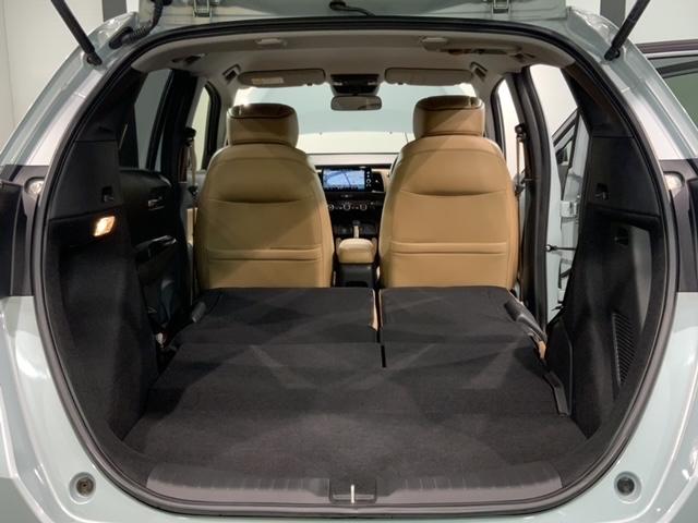 フィット ｅ：ＨＥＶリュクス　Ｈ　ＳＥＮＳＩＮＧ　新車保証　試乗車　ワンオ－ナ－　純正ナビ　ＴＶ　Ｒカメラ　マルチビュ－　ＢＴオ－ディオ　ＥＴＣ　ＬＥＤライト　ＶＳＡ　シ－トヒ－タ－　クルコン　アルミ　スマ－トキ－　盗難防止装置（19枚目）