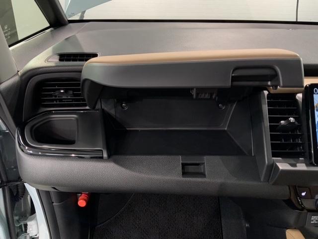 フィット ｅ：ＨＥＶリュクス　Ｈ　ＳＥＮＳＩＮＧ　新車保証　試乗車　ワンオ－ナ－　純正ナビ　ＴＶ　Ｒカメラ　マルチビュ－　ＢＴオ－ディオ　ＥＴＣ　ＬＥＤライト　ＶＳＡ　シ－トヒ－タ－　クルコン　アルミ　スマ－トキ－　盗難防止装置（25枚目）