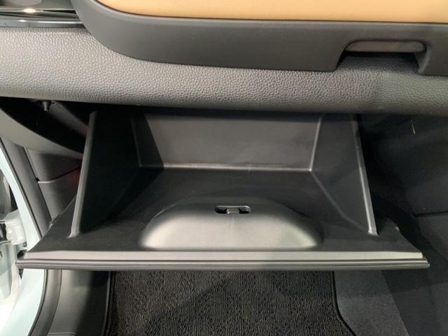 フィット ｅ：ＨＥＶリュクス　Ｈ　ＳＥＮＳＩＮＧ　新車保証　試乗車　ワンオ－ナ－　純正ナビ　ＴＶ　Ｒカメラ　マルチビュ－　ＢＴオ－ディオ　ＥＴＣ　ＬＥＤライト　ＶＳＡ　シ－トヒ－タ－　クルコン　アルミ　スマ－トキ－　盗難防止装置（28枚目）