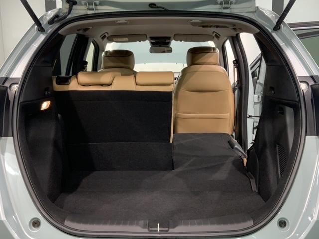 フィット ｅ：ＨＥＶリュクス　Ｈ　ＳＥＮＳＩＮＧ　新車保証　試乗車　ワンオ－ナ－　純正ナビ　ＴＶ　Ｒカメラ　マルチビュ－　ＢＴオ－ディオ　ＥＴＣ　ＬＥＤライト　ＶＳＡ　シ－トヒ－タ－　クルコン　アルミ　スマ－トキ－　盗難防止装置（37枚目）