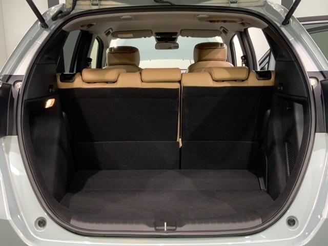 フィット ｅ：ＨＥＶリュクス　Ｈ　ＳＥＮＳＩＮＧ　新車保証　試乗車　ワンオ－ナ－　純正ナビ　ＴＶ　Ｒカメラ　マルチビュ－　ＢＴオ－ディオ　ＥＴＣ　ＬＥＤライト　ＶＳＡ　シ－トヒ－タ－　クルコン　アルミ　スマ－トキ－　盗難防止装置（39枚目）